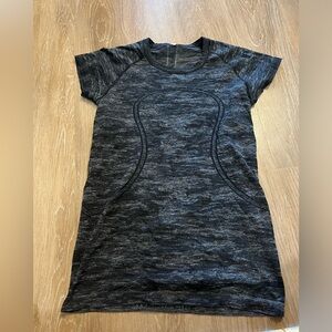 Lululemon swiftly tech short sleeve top size 8